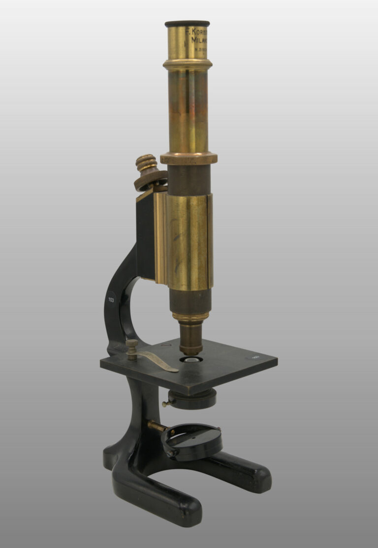 Petit microscope non inclinable, photo de détail