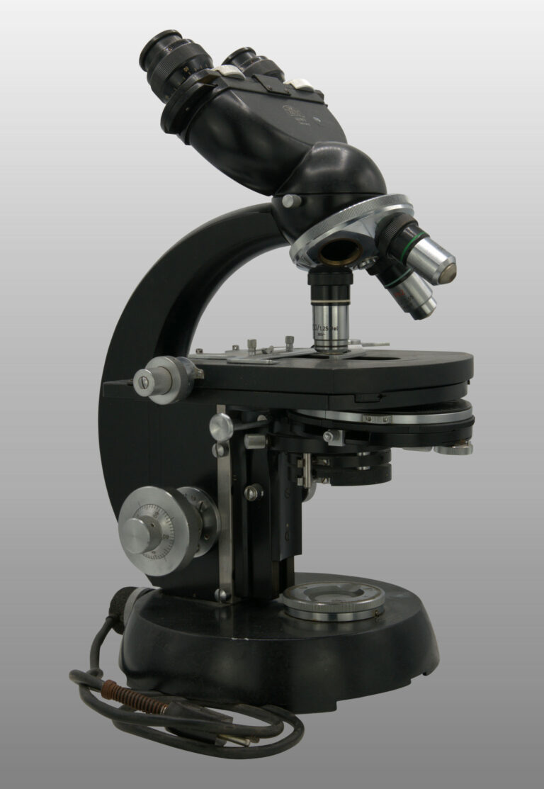 Microscope type GFL, photo de détail