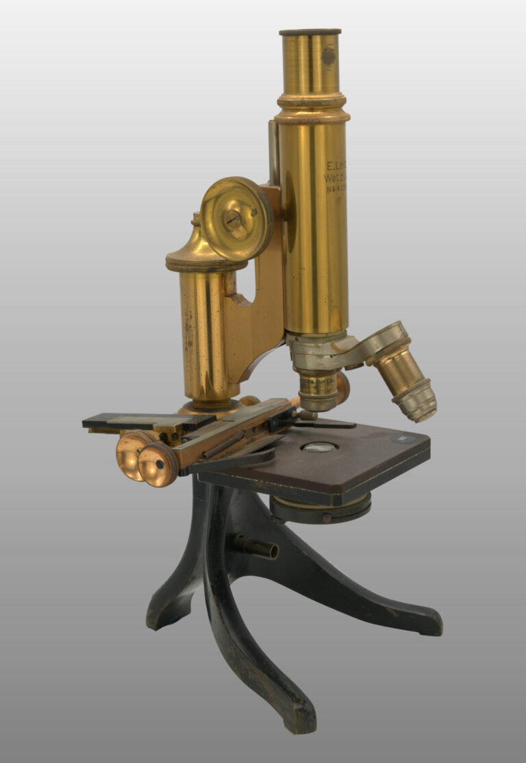 Microscope moyen fixe modèle IIb construction 1895-1896, photo de détail