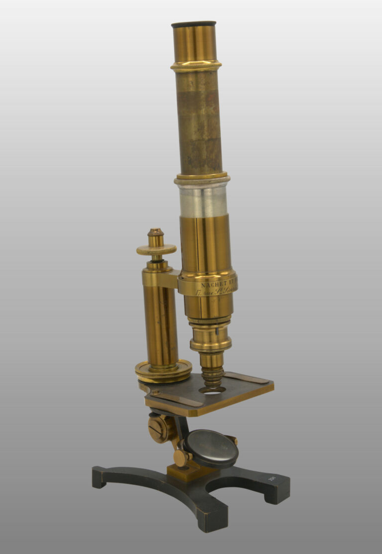 Microscope portatif de voyage, photo de détail