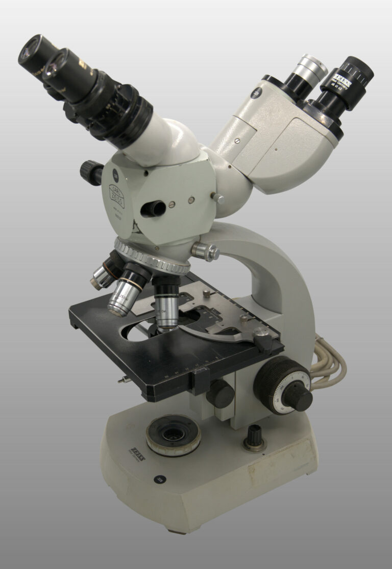 Microscope LAB 16, photo de détail