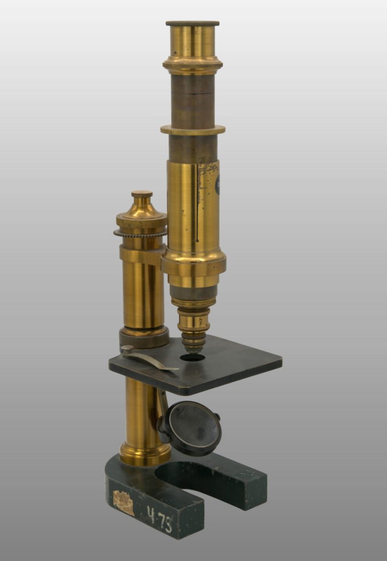 Microscope achromatique modèle 8, monté droit fixe., photo de détail