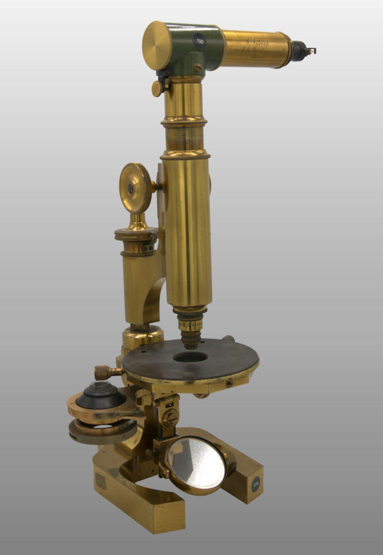 Microscope moyen modèle, photo de détail