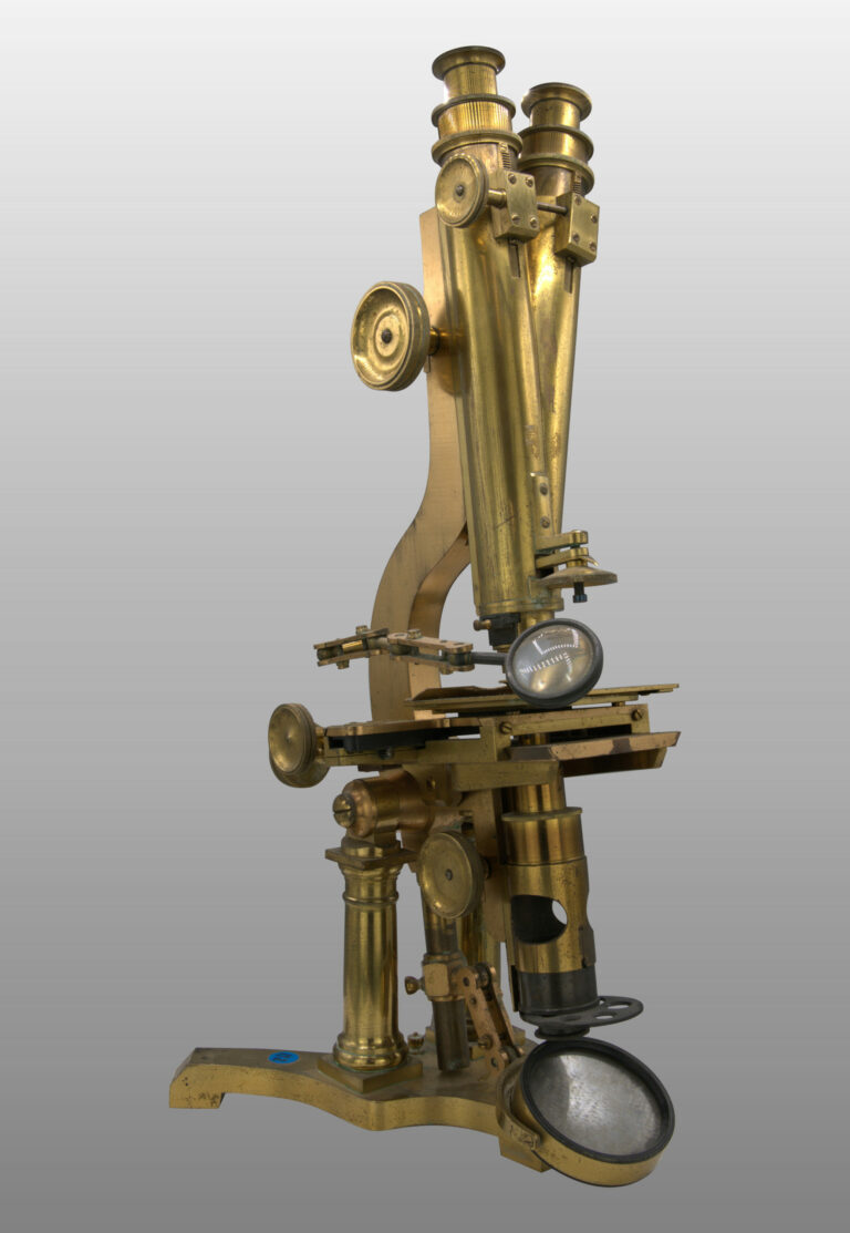 Microscope grand inclinant, photo de détail