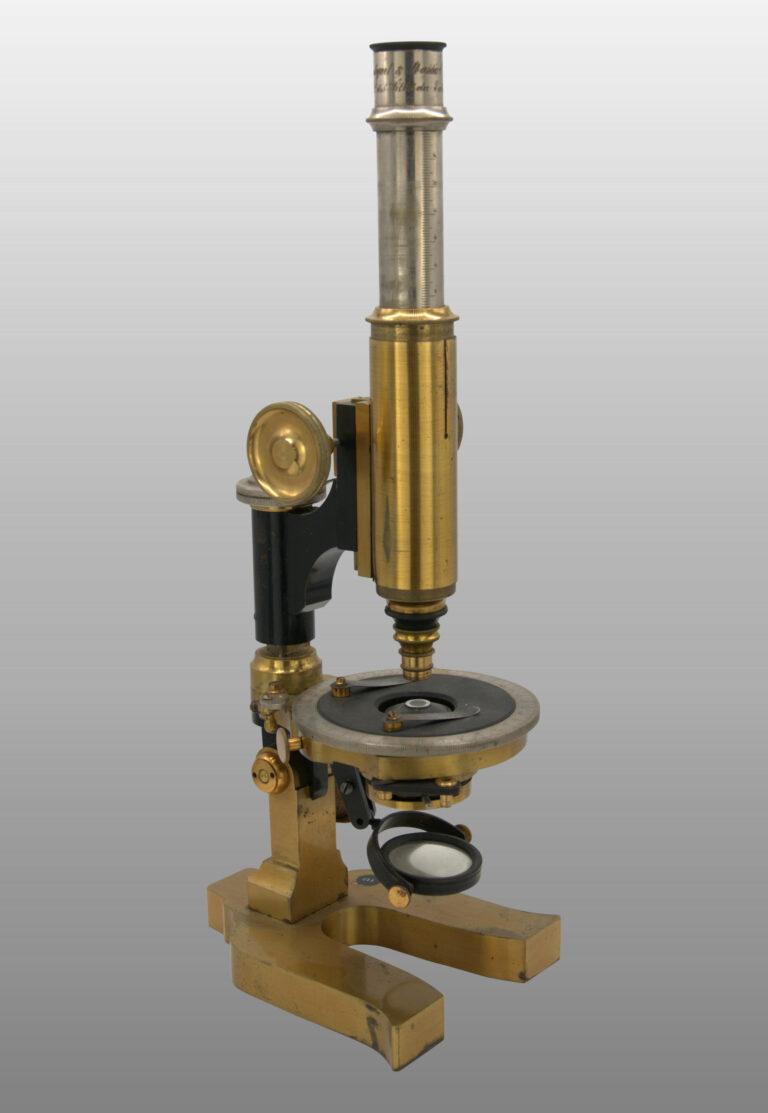 Grand microscope inclinable, photo de détail