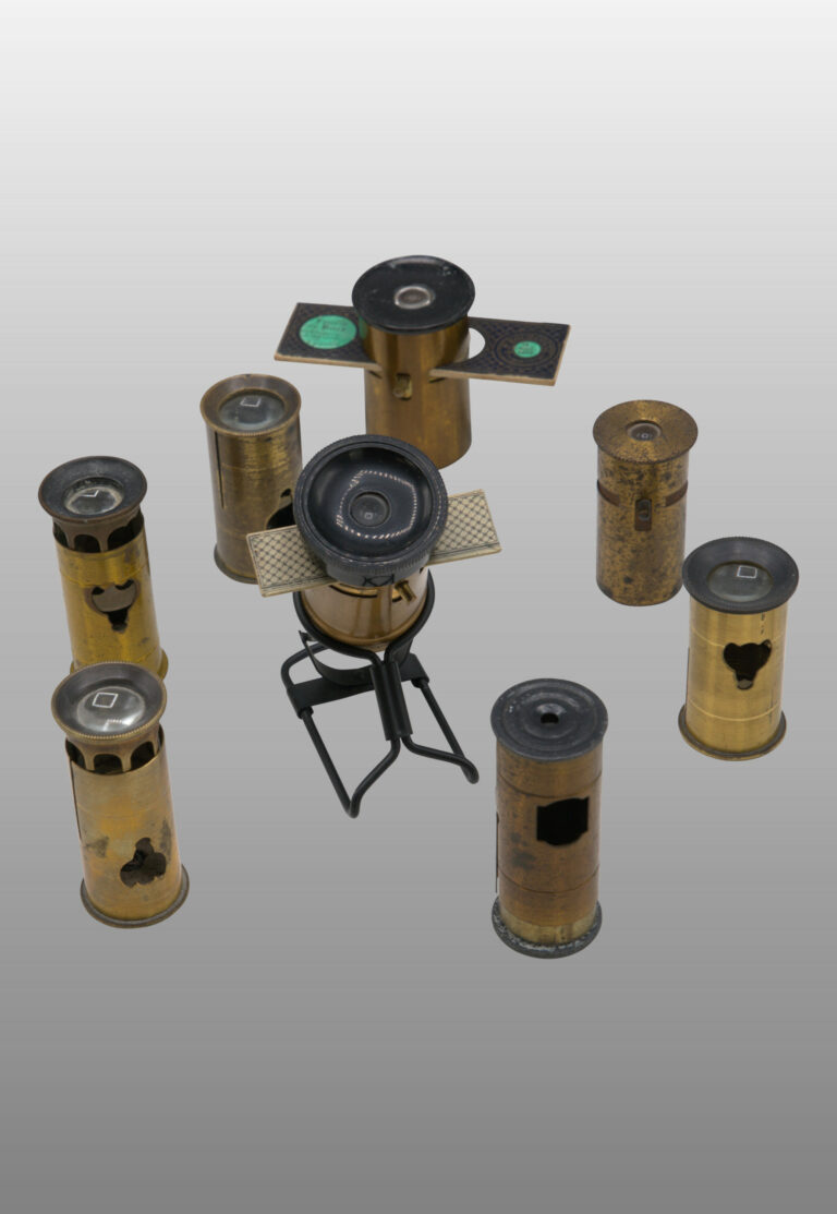 Lot de différents microscopes de poche, photo de détail