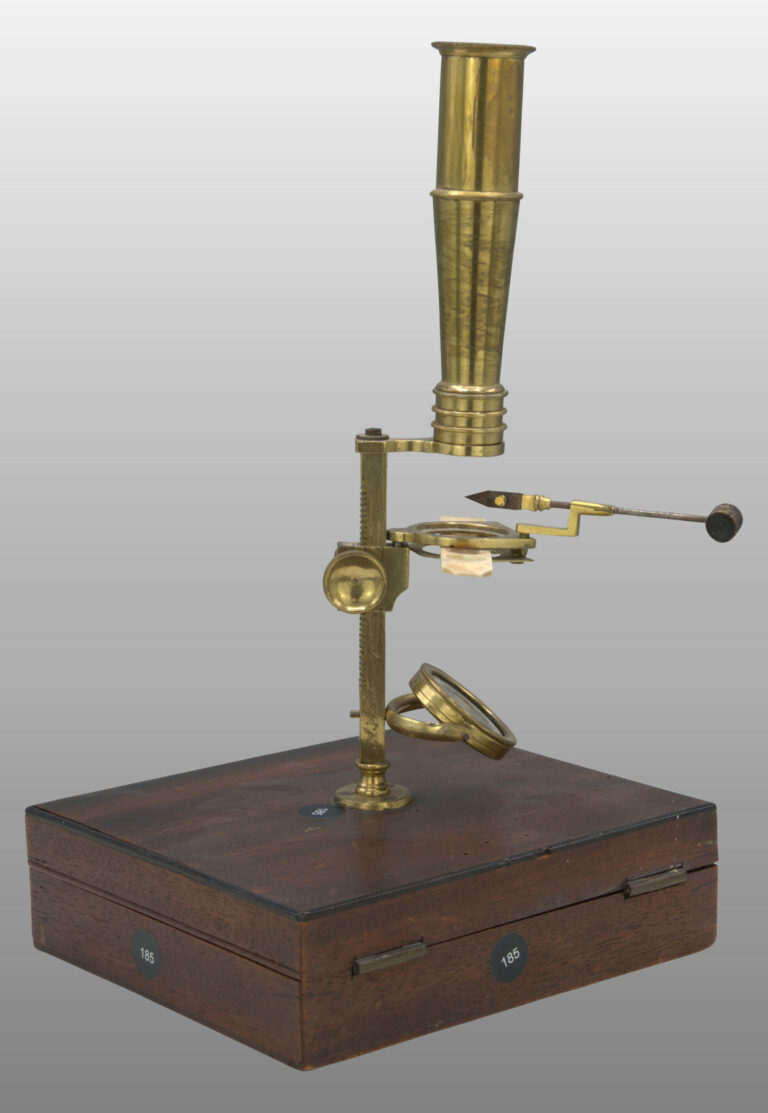 Microscope style Cary Gould, photo de détail
