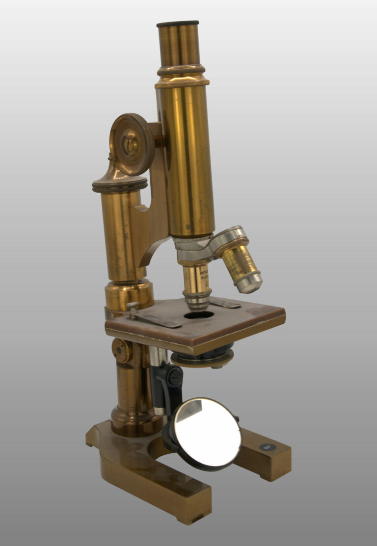 Microscope moyen inclinant modèle II construction 1902-1908, photo de détail