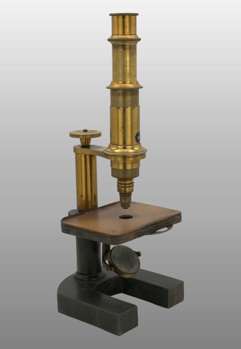 Microscope moyen monté droit fixe., photo de détail