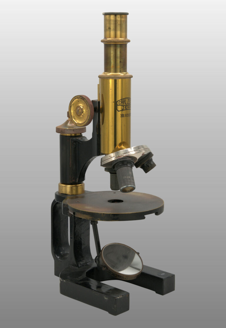 Microscope de travail non inclinable et petite chambre claire, photo de détail