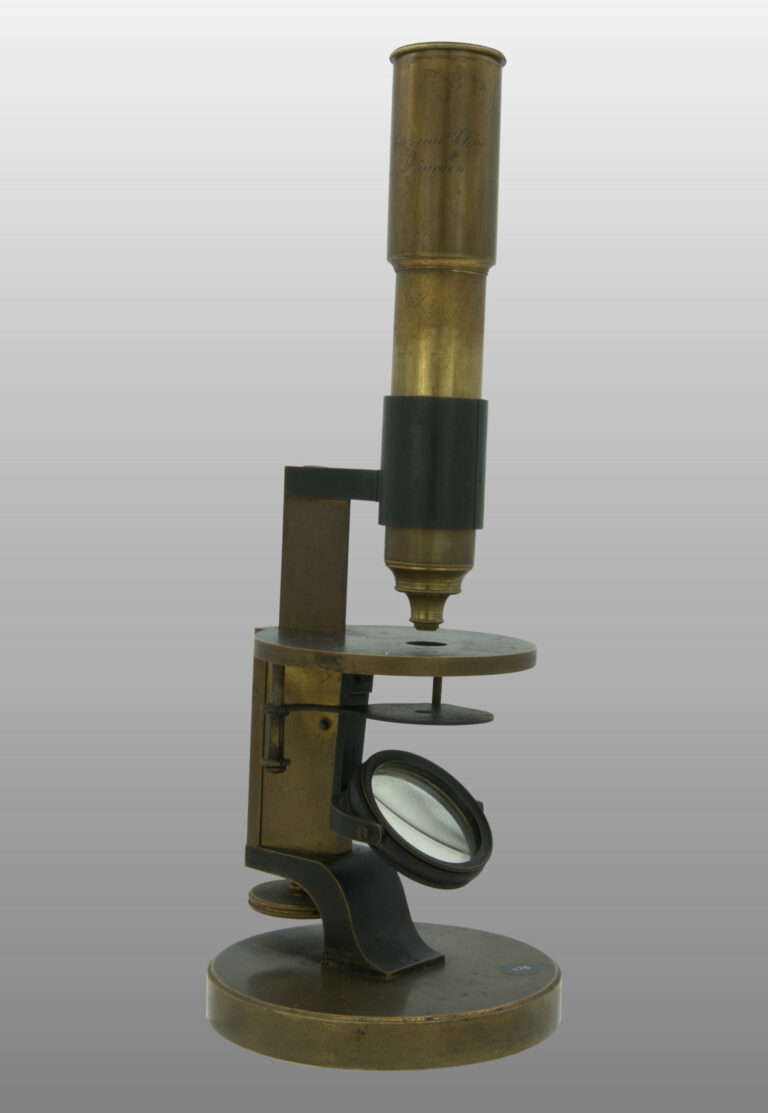 Petit microscope à pied rond, photo de détail