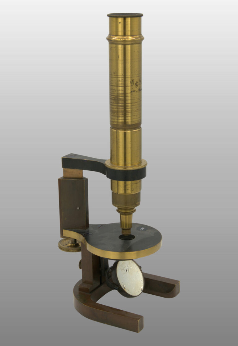 Petit microscope à pied en U, photo de détail
