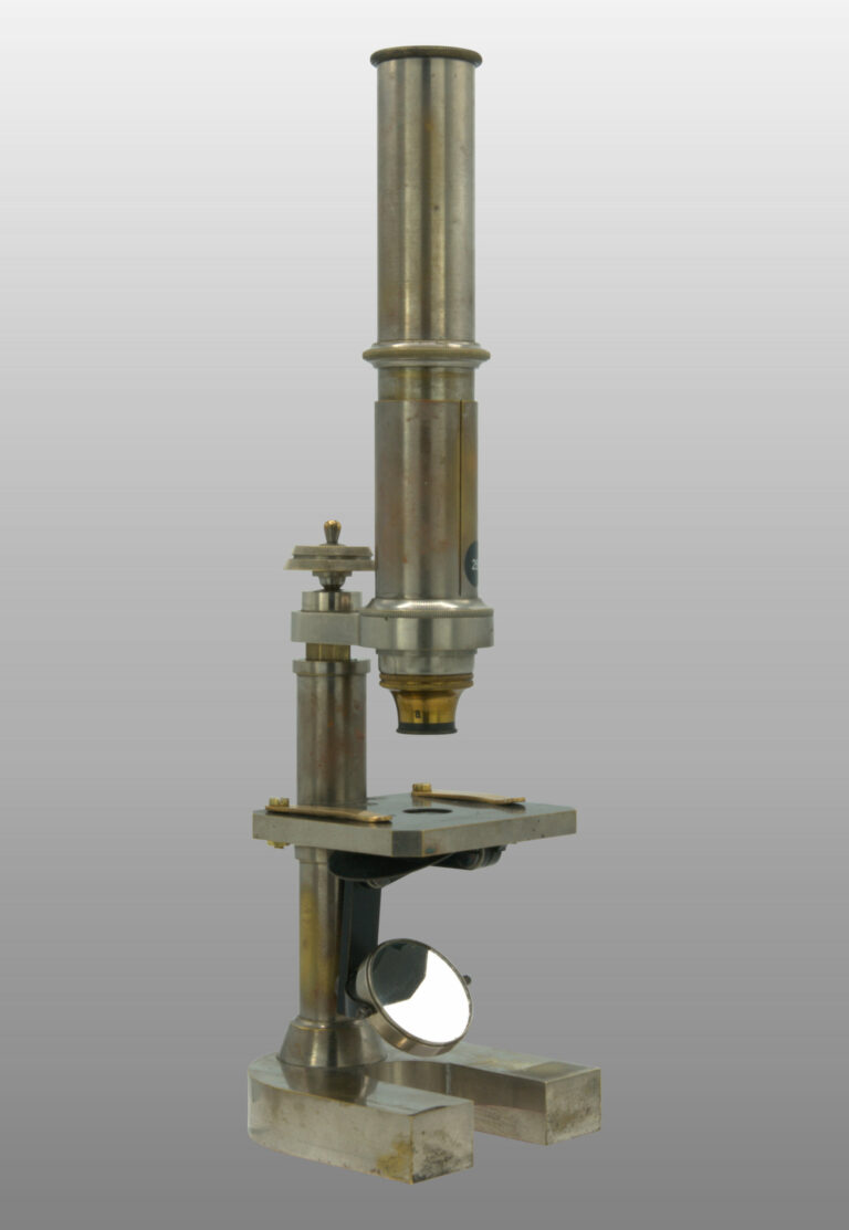 Microscope moyen monté droit fixe., photo de détail