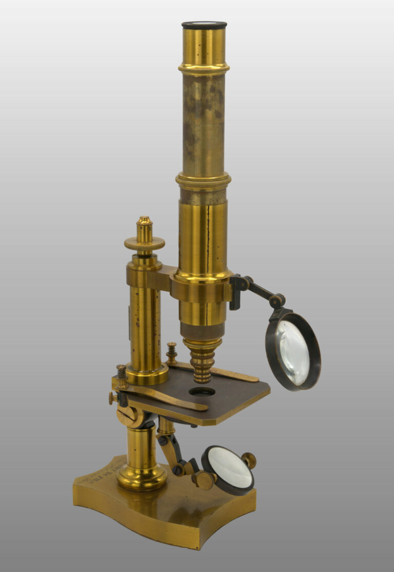 Microscope petit modèle inclinant, photo de détail