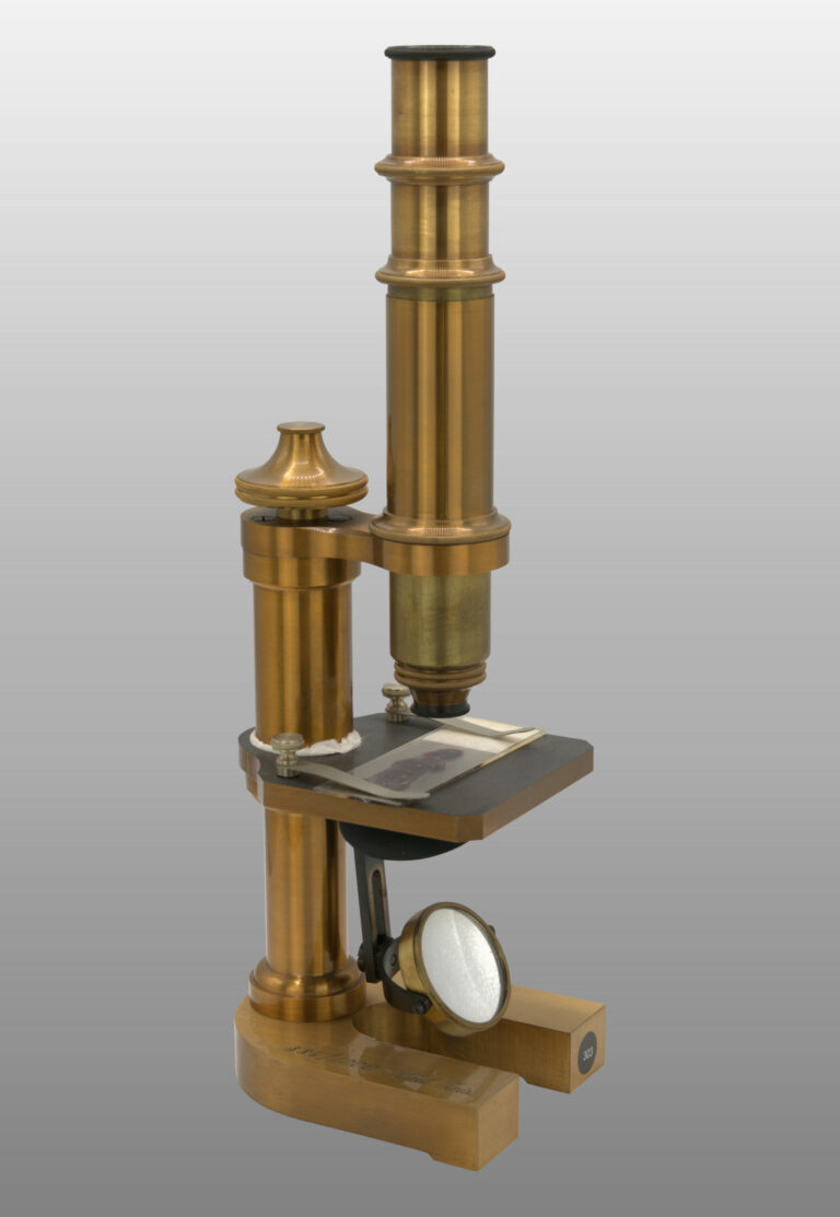 Microscope moyen monté droit fixe., photo de détail