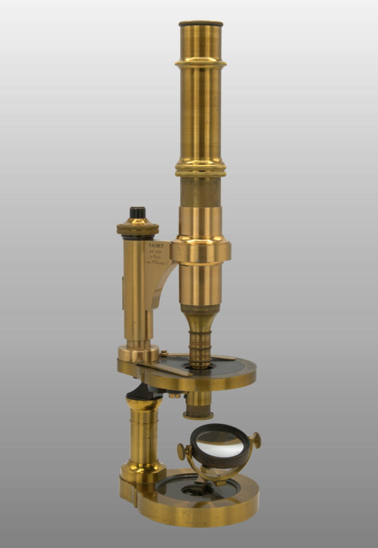 Microscope moyen modèle droit inclinant, photo de détail