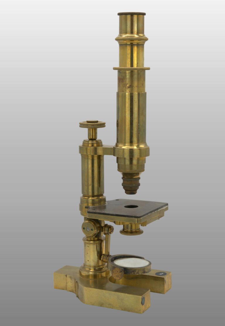 Microscope achromatique modèle VIIIa inclinant, photo de détail