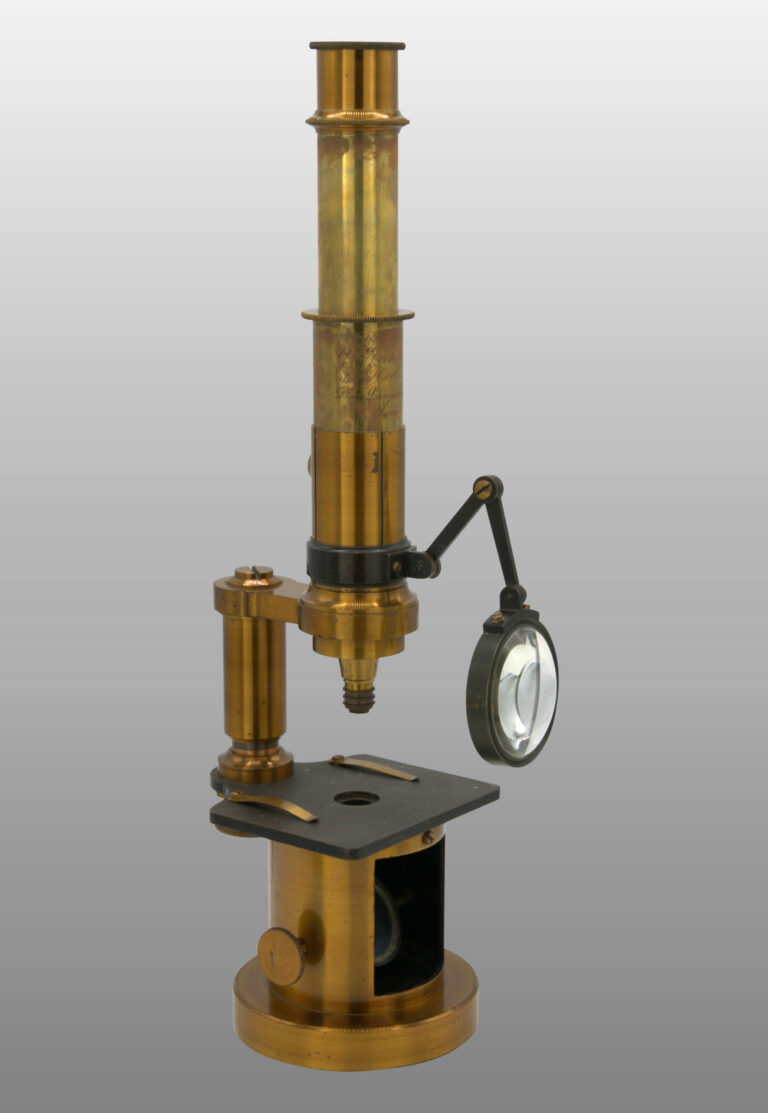 Microscope tambour moyen, monté droit fixe., photo de détail