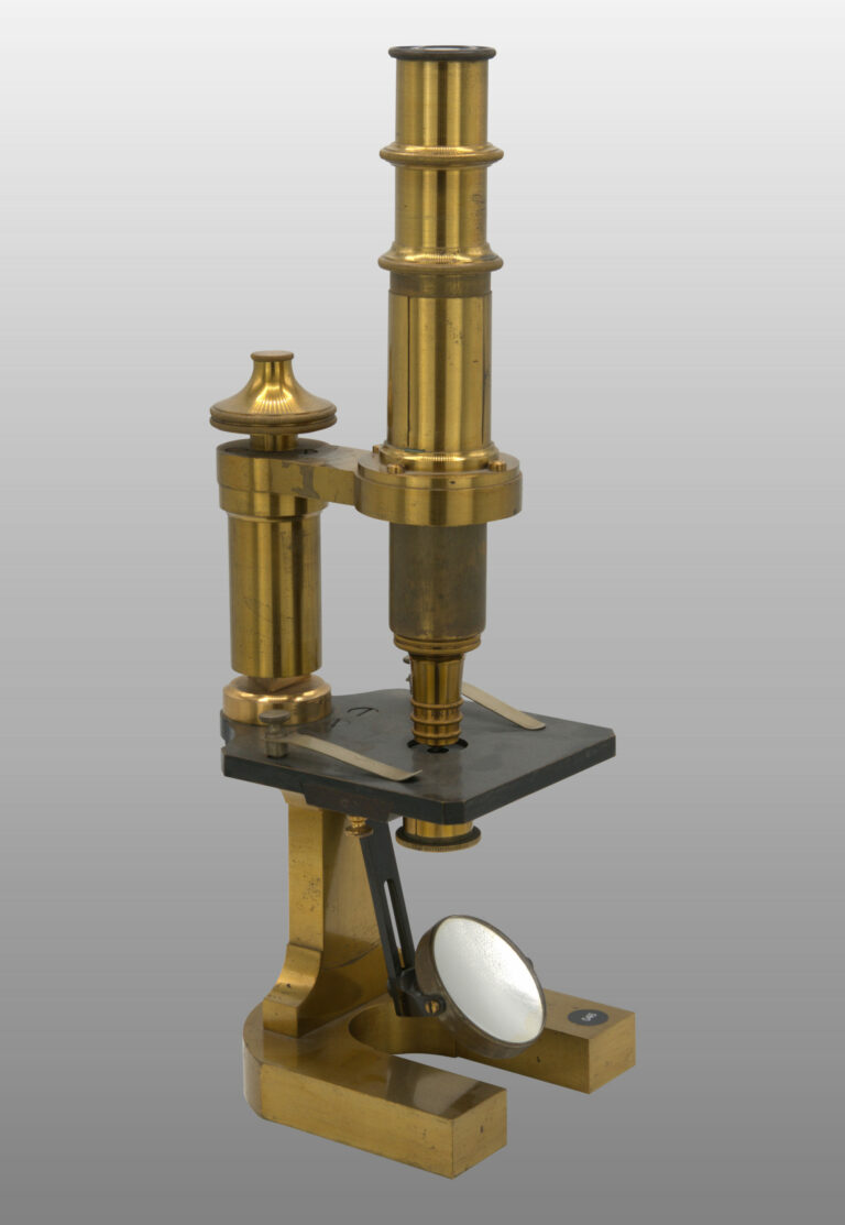 Microscope moyen monté droit fixe., photo de détail