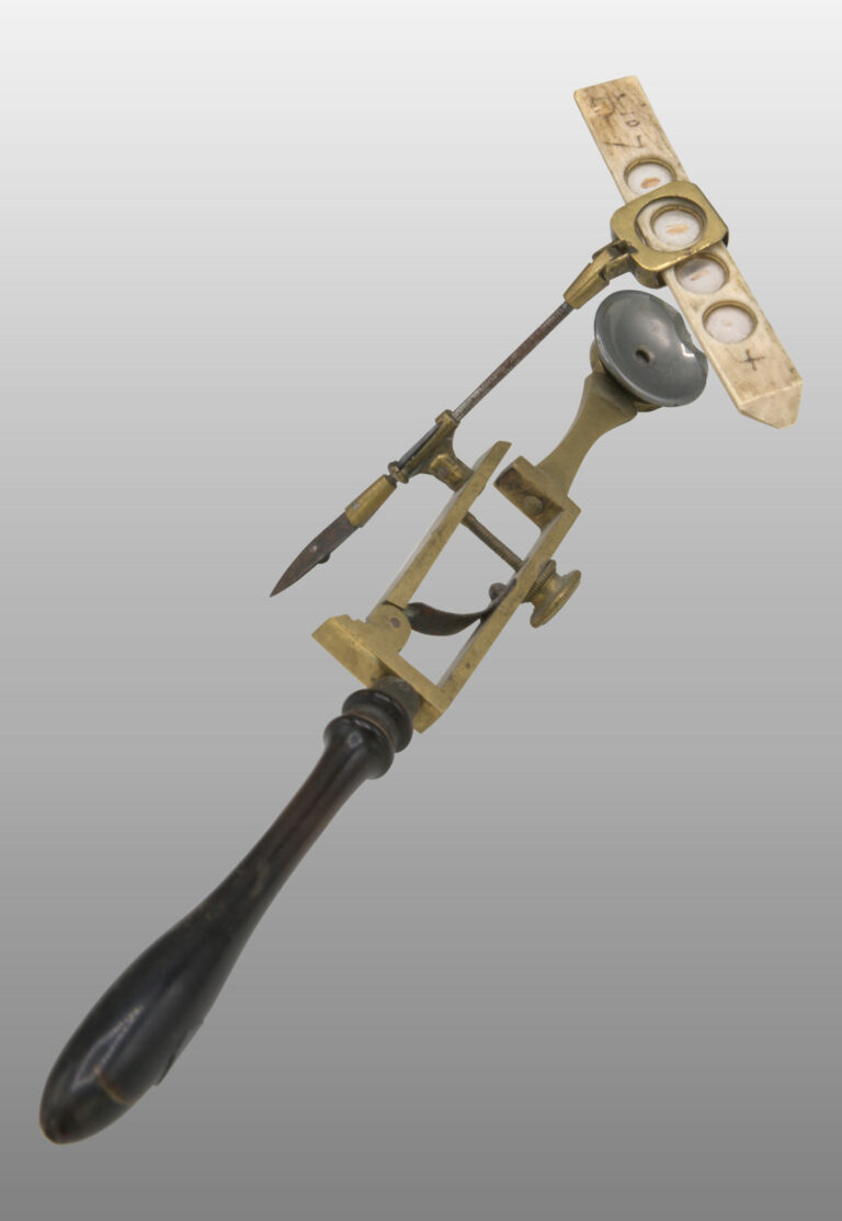 Microscope type compass, photo de détail