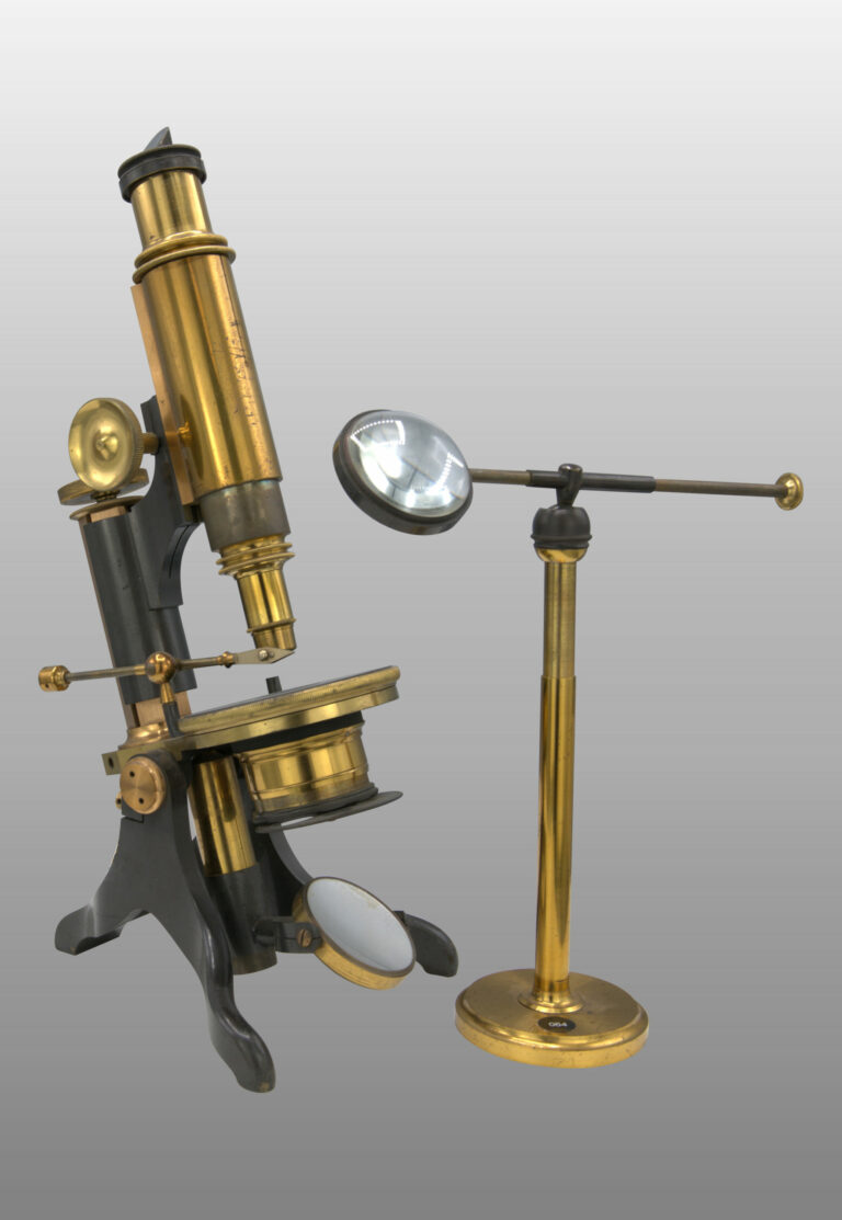 Microscope composé monoculaire, photo de détail