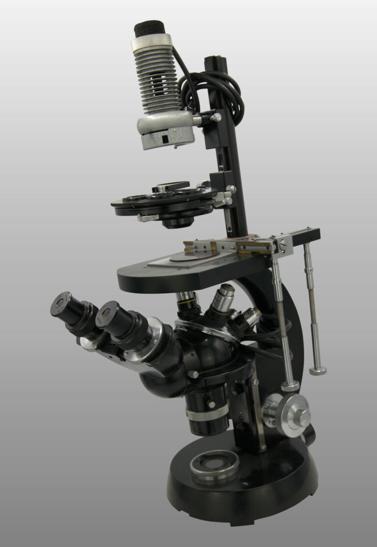Microscope inversé type UPL, photo de détail