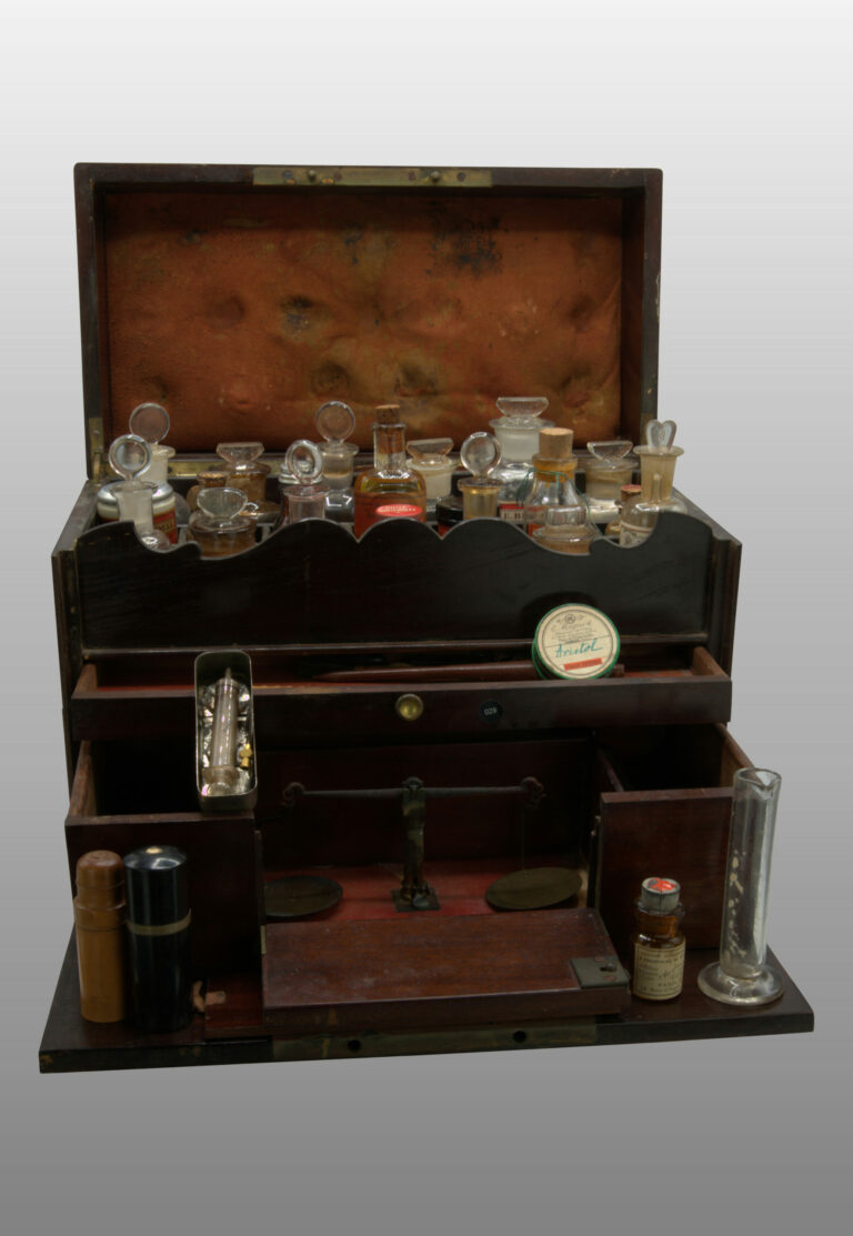 Armoire à pharmacie, photo de détail