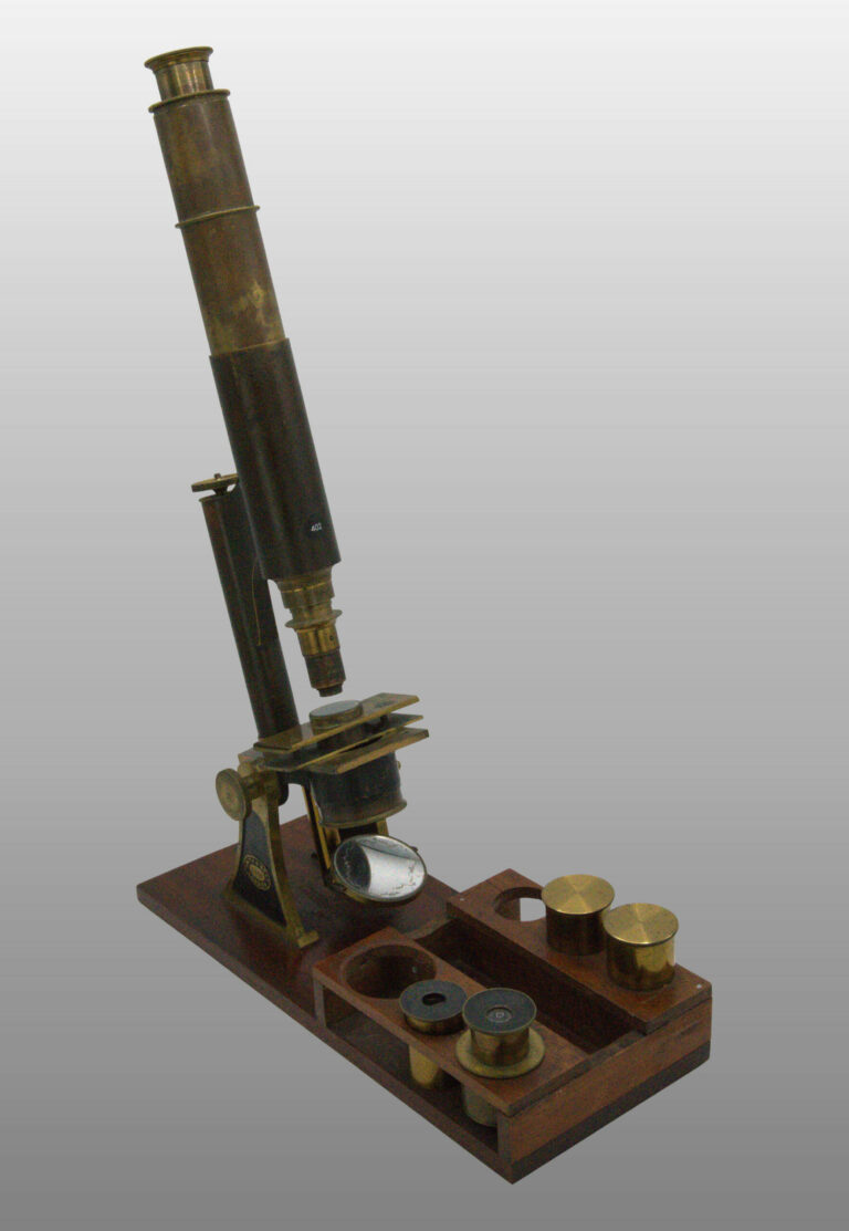 Microscope QUIDOR NACHET, photo de détail