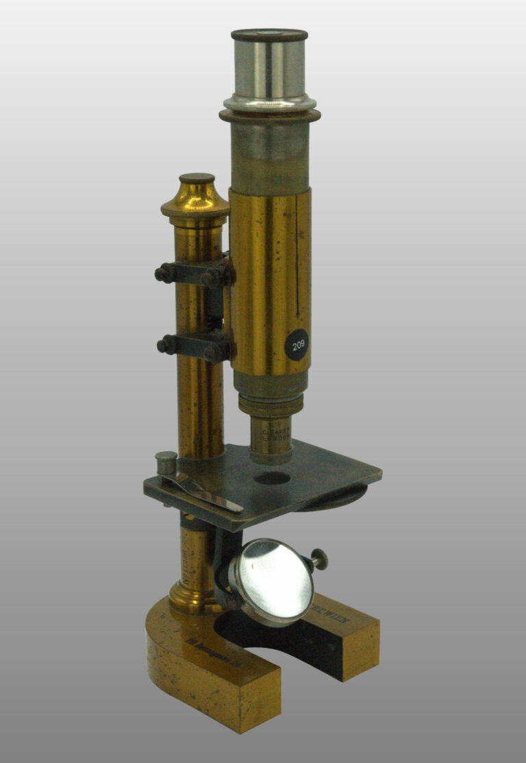 Microscope moyen modèle type III a, photo de détail