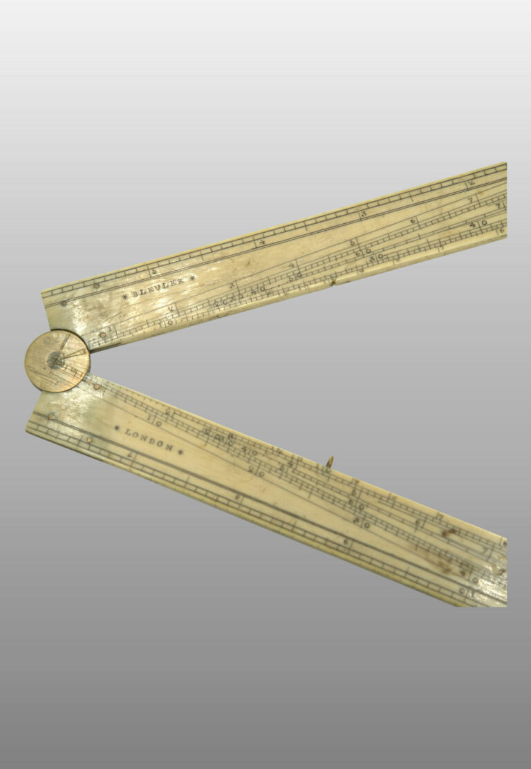 Boite d’instruments de dessin, photo de détail