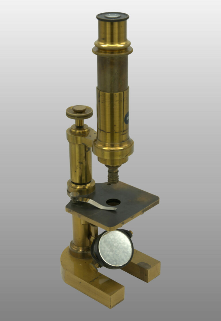 Microscope achromatique modèle 8, monté droit fixe., photo de détail