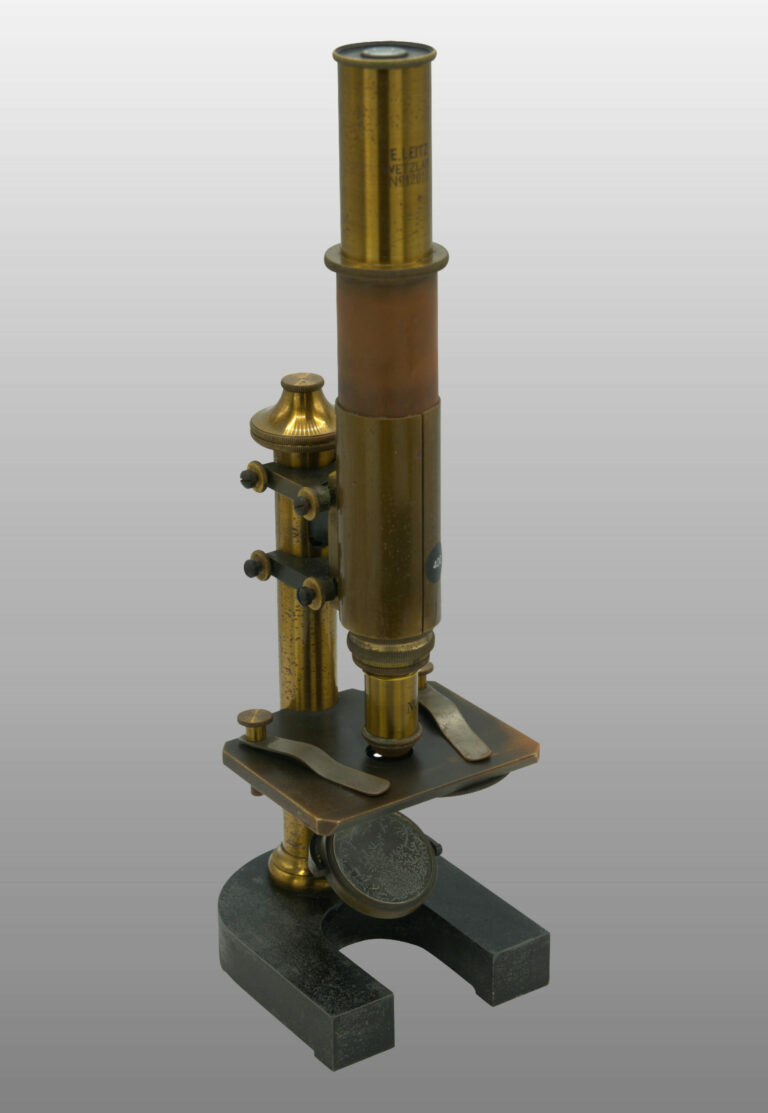 Petit Microscope statif V à partir de 1885, photo de détail