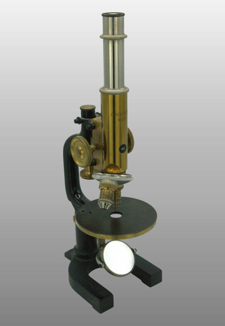Microscope moyen inclinable de type VI., photo de détail