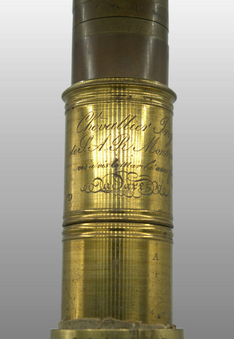Microscope monté droit inclinant, photo de détail