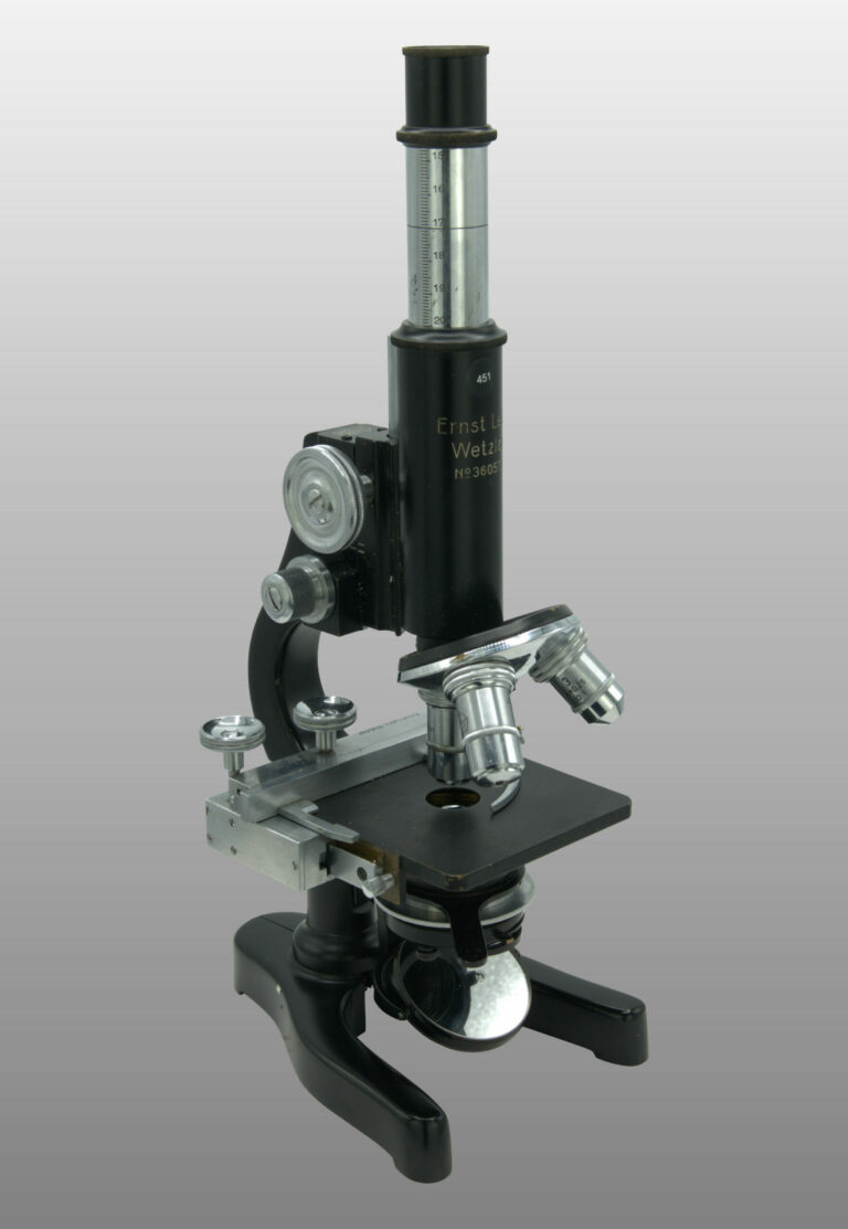 Microscope de voyage nouveau modèle Statif H, photo de détail
