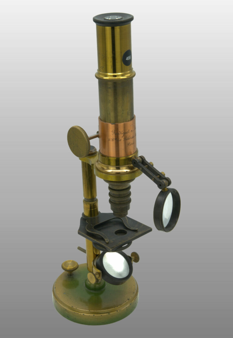 Microscope grand monté sur rotule, photo de détail