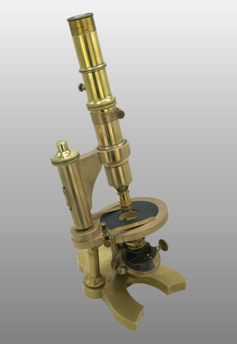 Microscope grand modèle, photo de détail