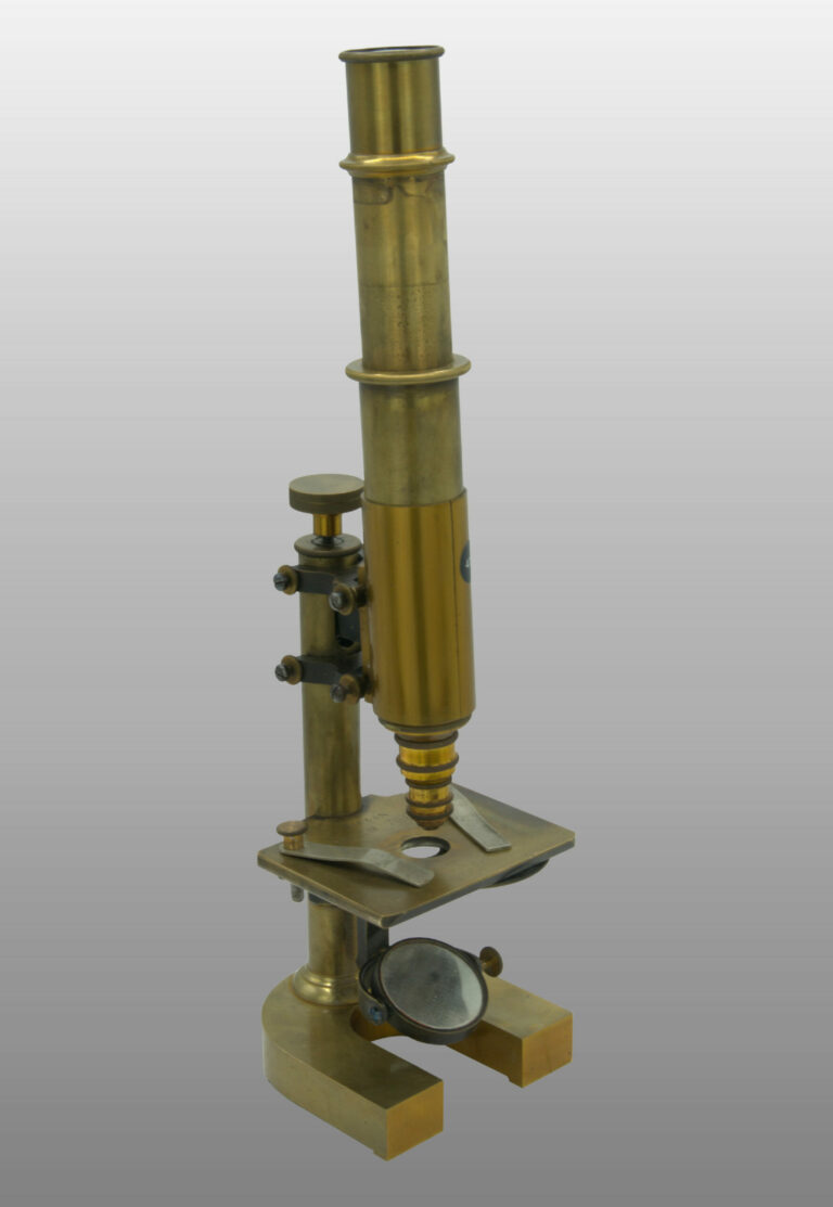 Petit microscope statif V, photo de détail
