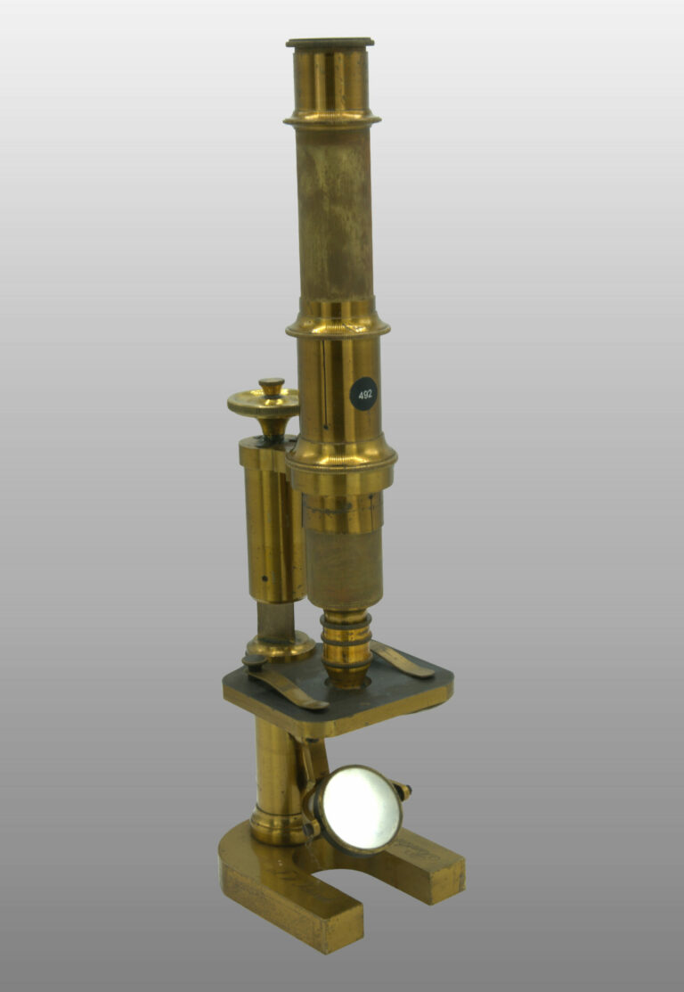 Microscope moyen monté droit fixe., photo de détail