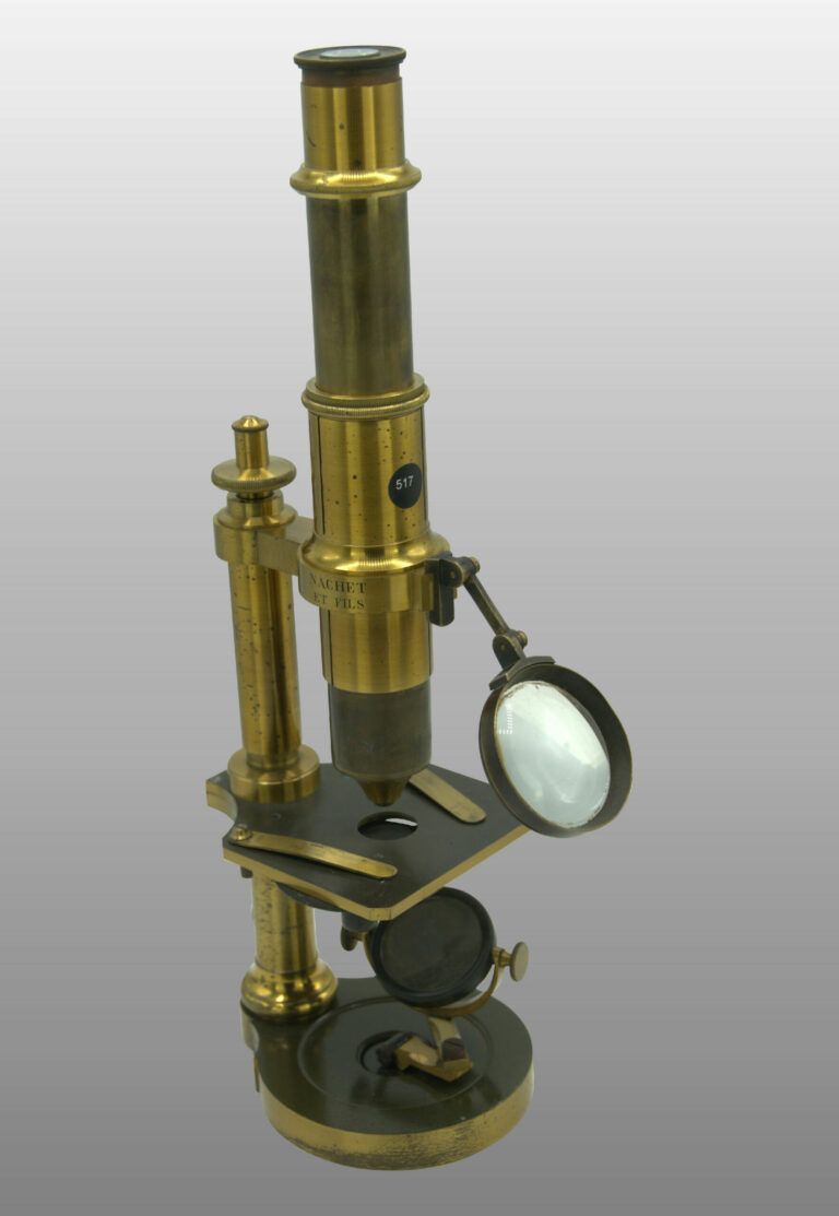 Microscope petit modèle fixe, photo de détail