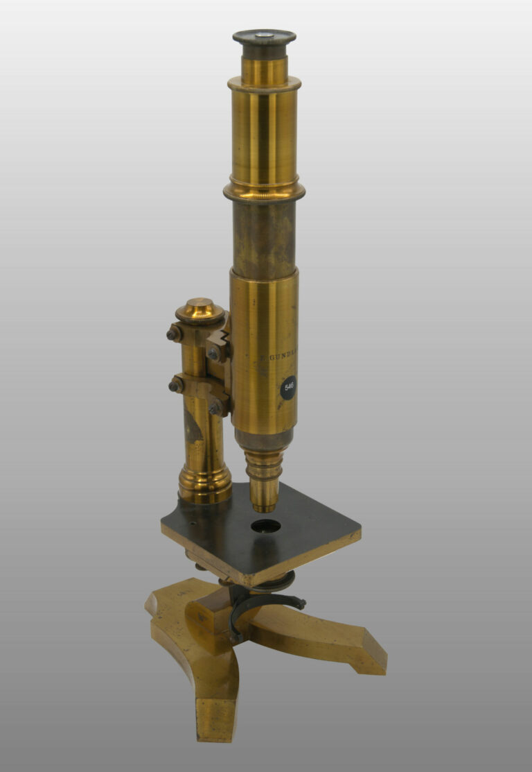 Microscope moyen inclinable., photo de détail