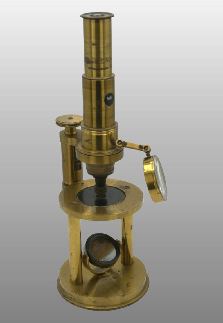 Microscope petit modèle non signé, photo de détail