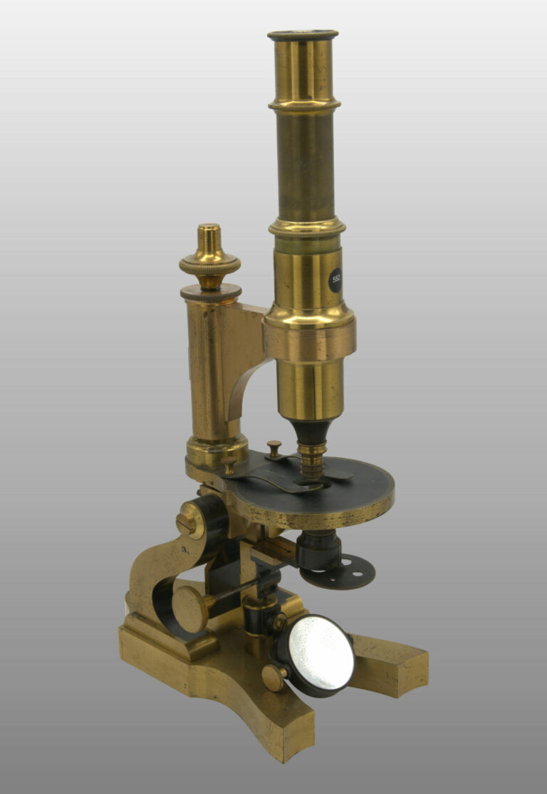 Microscope grand modèle inclinant type STRAUSS, photo de détail