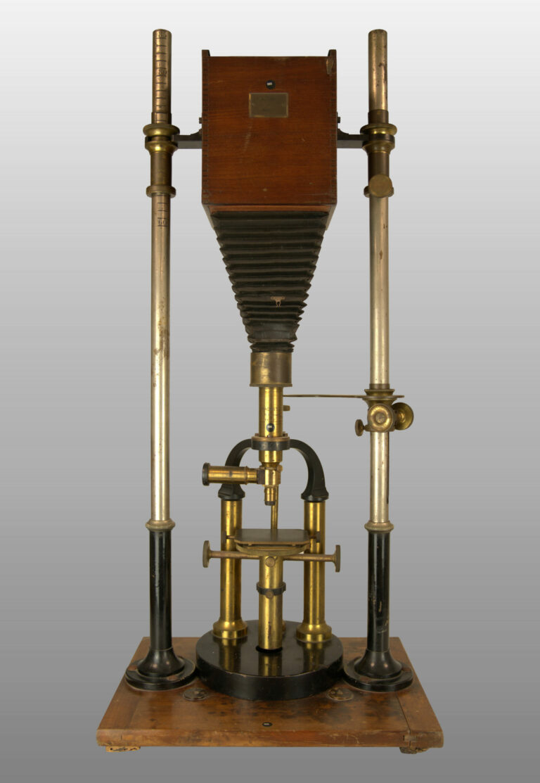 Microscope métallographique grand modèle, photo de détail