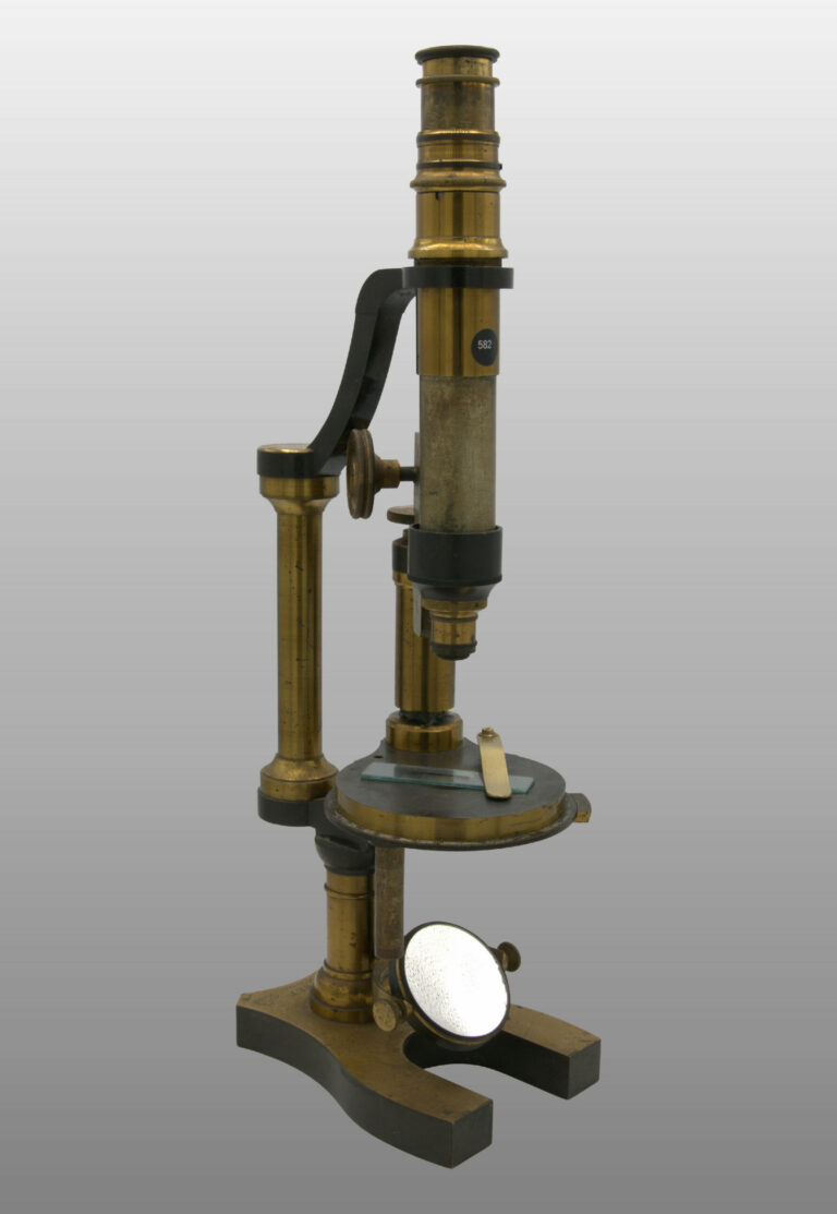 Microscope petit modèle simplifié fixe, photo de détail