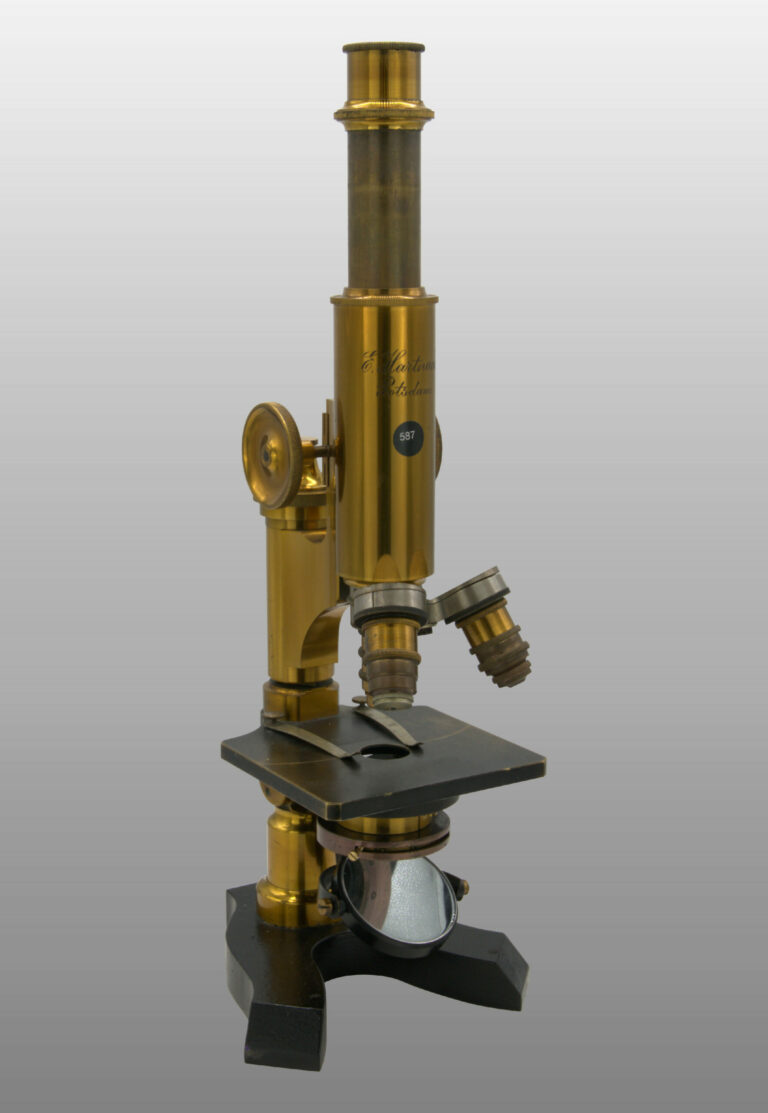Grand microscope inclinable statif IV b, photo de détail