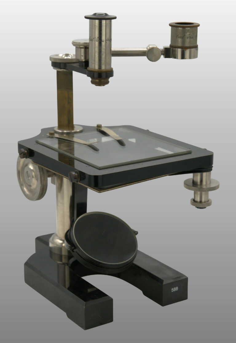 Grand Microscope de dissection selon Paul Meyer, photo de détail