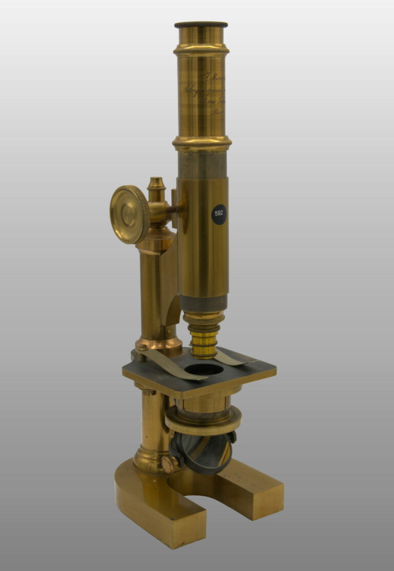 Microscope achromatique Mirand, monté droit fixe., photo de détail