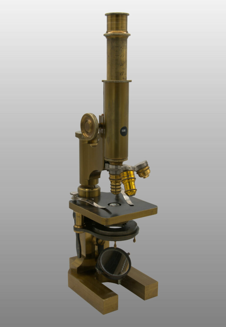 Microscope moyen inclinable type II a., photo de détail